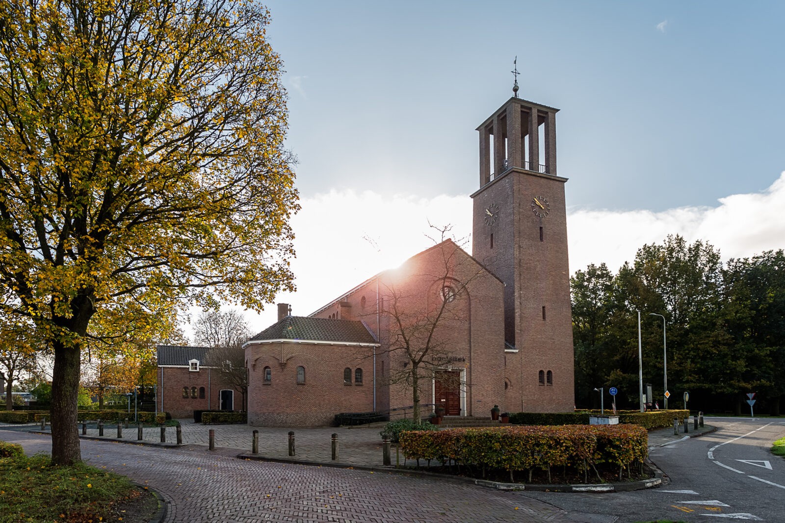 De monumentale, voormalige Rooms Katholieke kerk in Bant omgebouwd tot de Bantsiliek