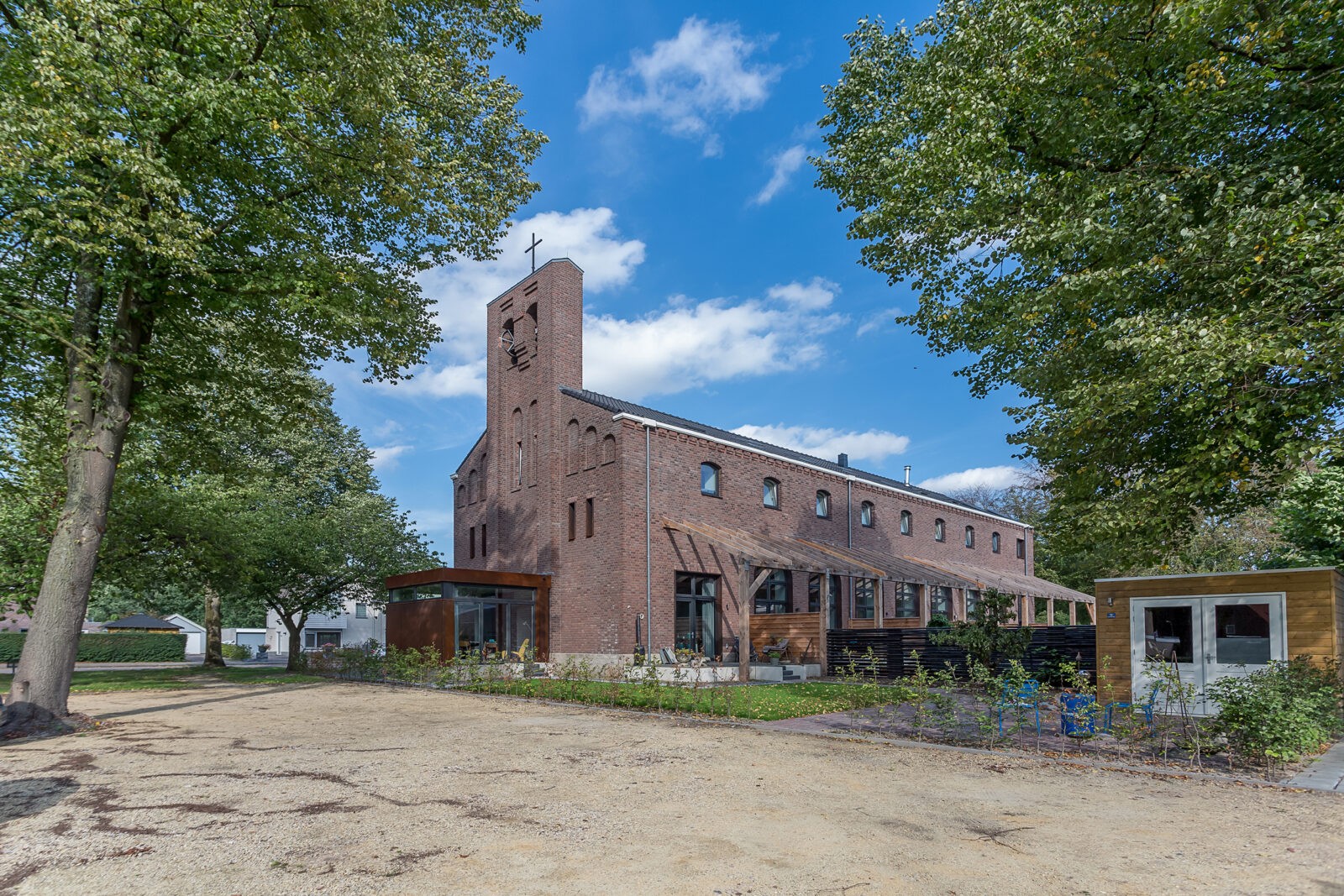 Transformatie van voormalige RK kerk in Kraggenburg naar 5 woningen