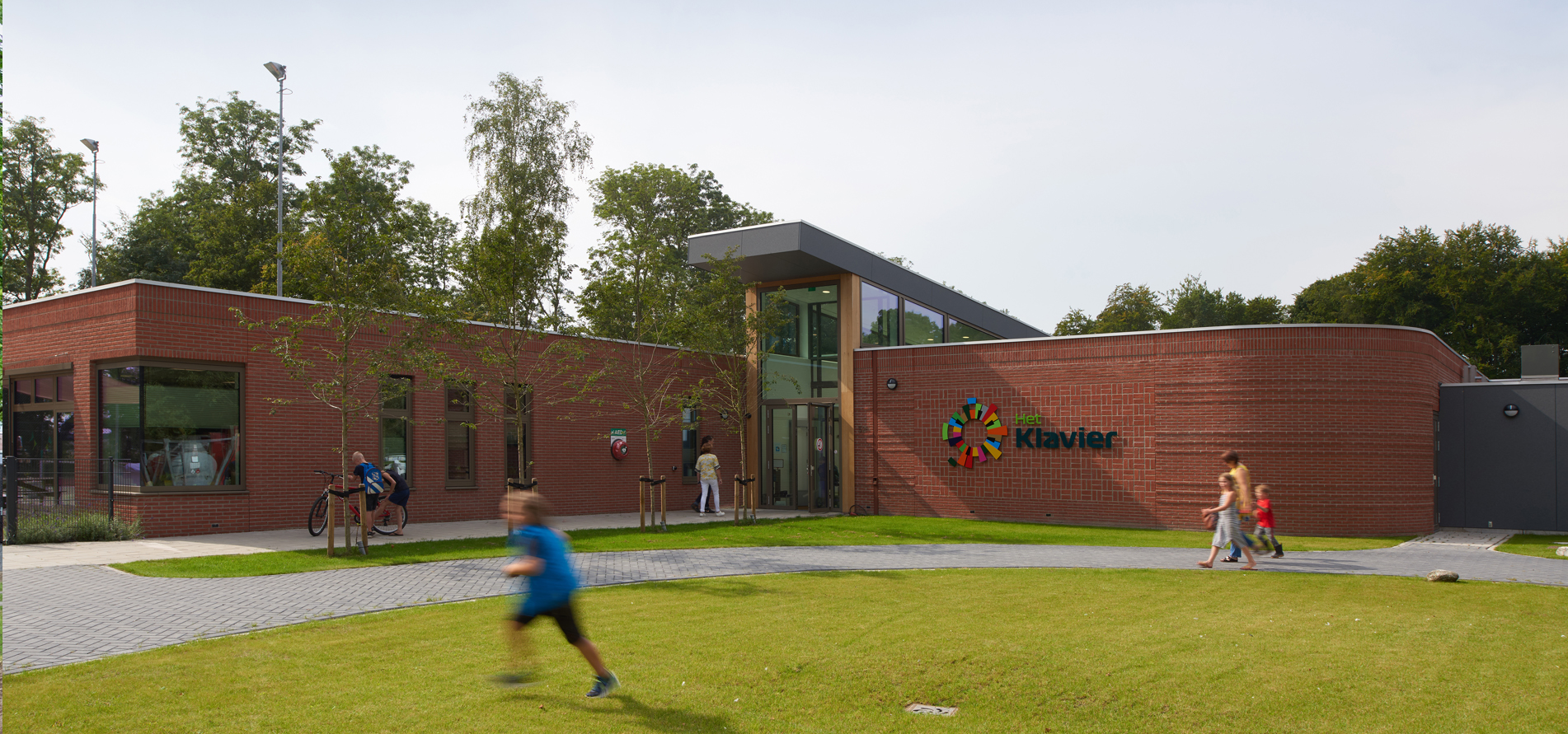 Entree nieuwe MFA met twee basisscholen in Rutten