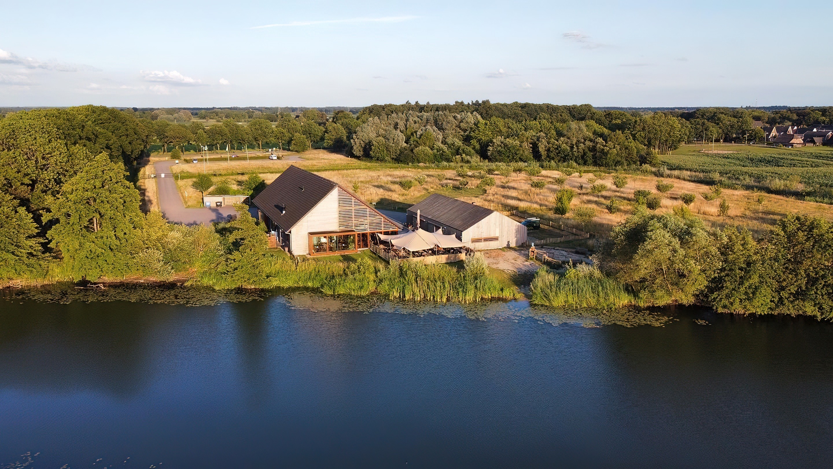 KHV Architecten heeft voor Staatsbosbeheer het ontwerp gemaakt voor een duurzaam bezoekerscentrum in Den Nul